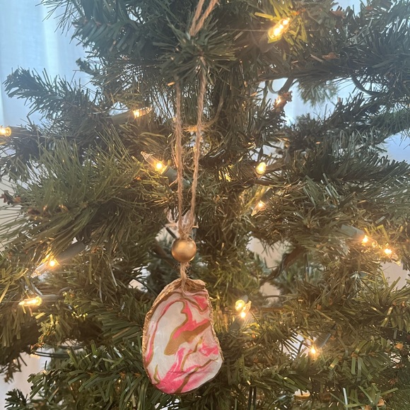 Set of Six Decoupaged Oyster Ornaments, Pink & Gold Marble - Picture 9 of 14